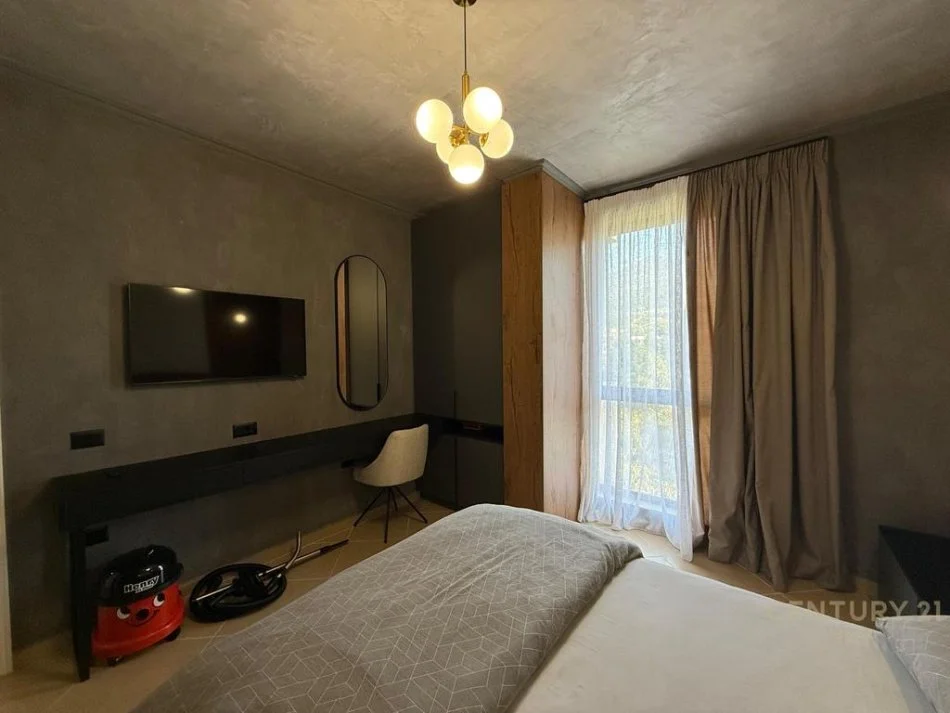 Jepet me qera 1+1 Kati 4, 67 m² 600 € (Shkoze)