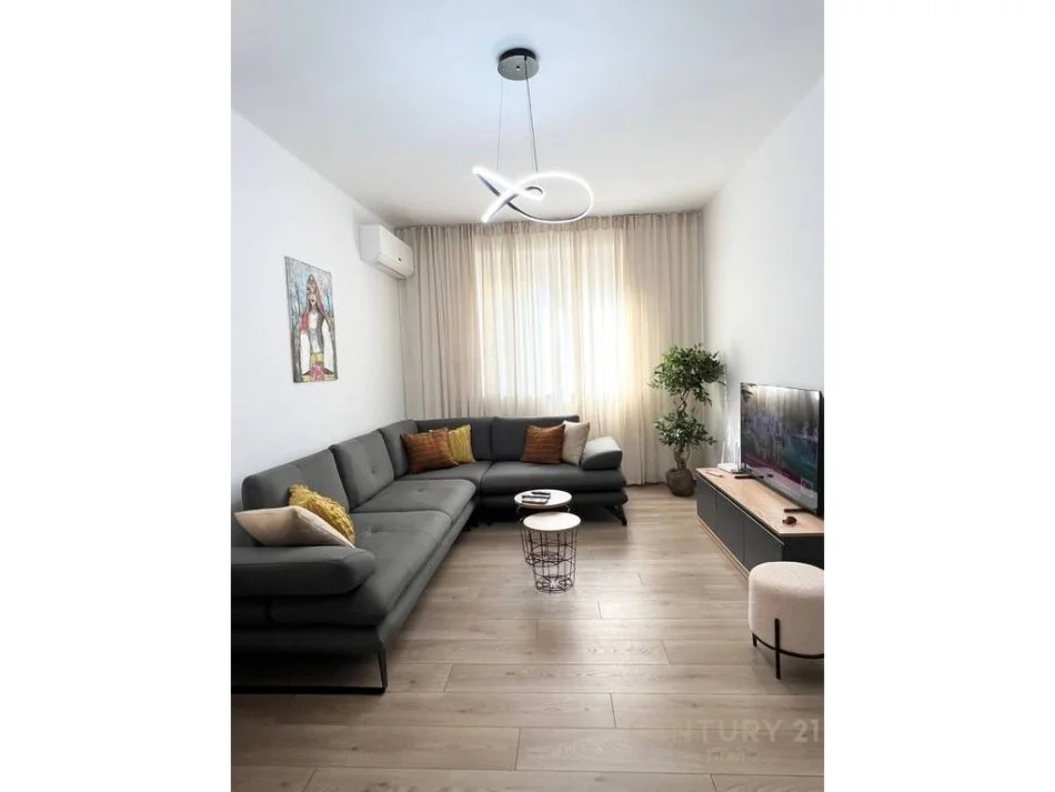 Tirane, jepet me qera apartament 2+1 Kati 1, 100 m² 950 € (Qender)