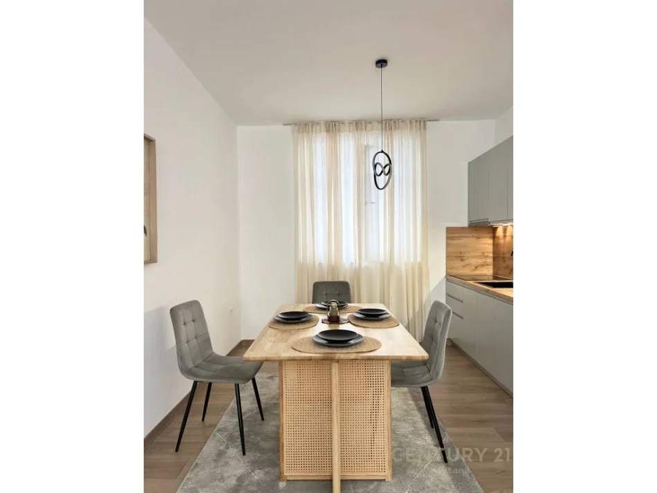 Tirane, jepet me qera apartament 2+1 Kati 1, 100 m² 950 € (Qender)