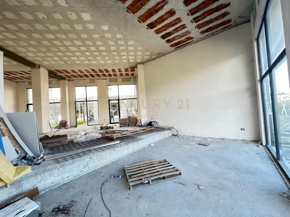 Tirane, jepet me qera Kati 0, 138 m² 3.650 € (LIQENI I THATE)