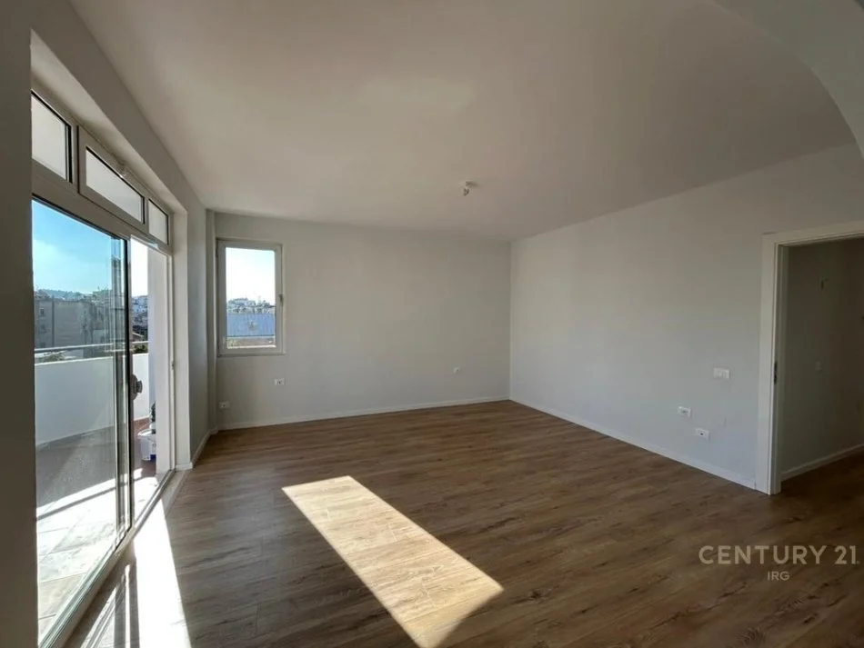 Tirane, jepet me qera apartament 2+1 Kati 4, 125 m² 900 € 
