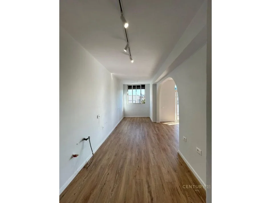 Tirane, jepet me qera apartament 2+1 Kati 4, 125 m² 900 € 