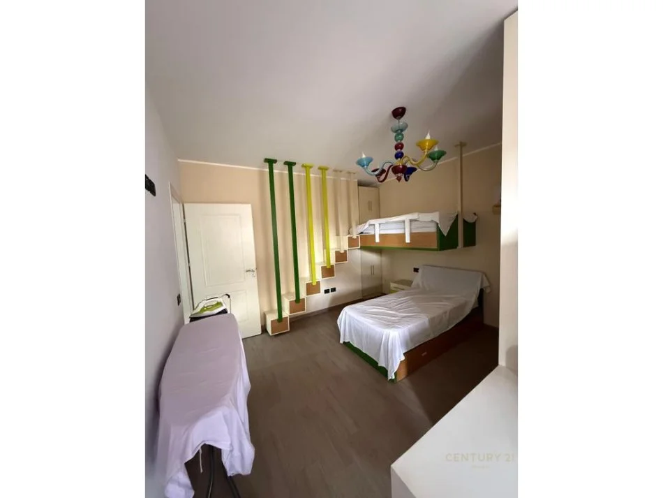 Tirane, jepet me qera apartament 2+1+Ballkon Kati 3, 99 m² 600 € (astir vila L)