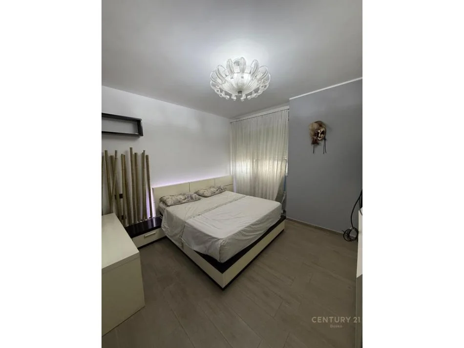 Tirane, jepet me qera apartament 2+1+Ballkon Kati 3, 99 m² 600 € (astir vila L)