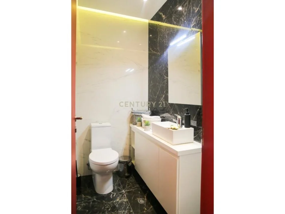 Tirane, jepet me qera zyre Kati 2, 35 m² 900 € (Neom125784)