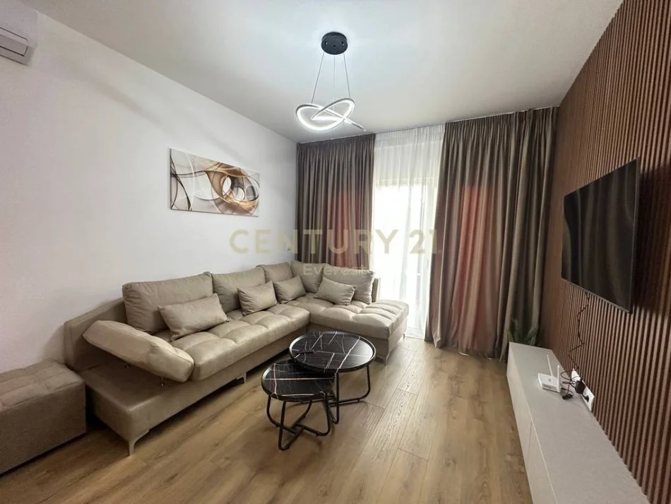 Tirane, jepet me qera 2+1 Kati 8, 77 m² 1.200 € (ZOGU I ZI)