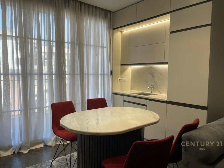 Tirane, jepet me qera apartament 2+1 Kati 2, 65 m² 650 €