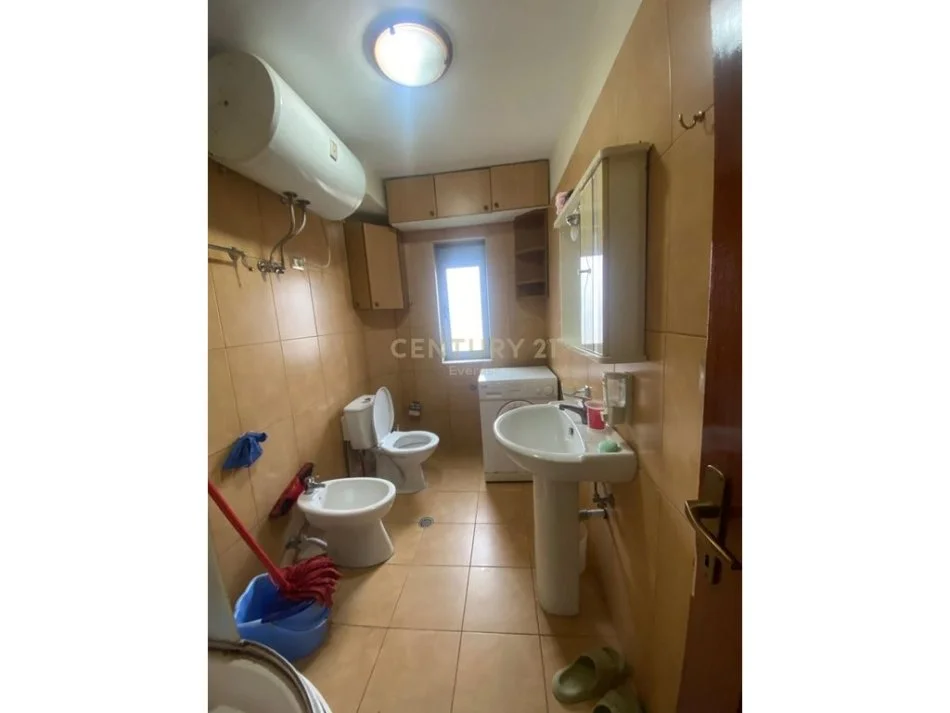 Tirane, jap me qera apartament 1+1 Kati 4, 53 m² 350 € 