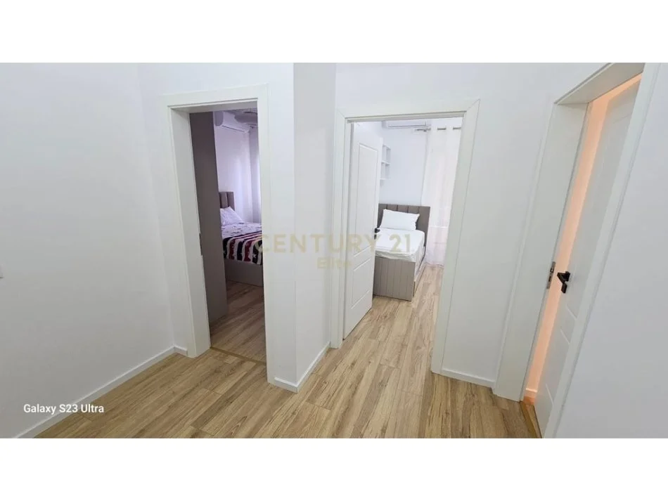 Tirane, jepet me qera apartament 2+1 Kati 2, 82 m² 700 € (Xhamllik)