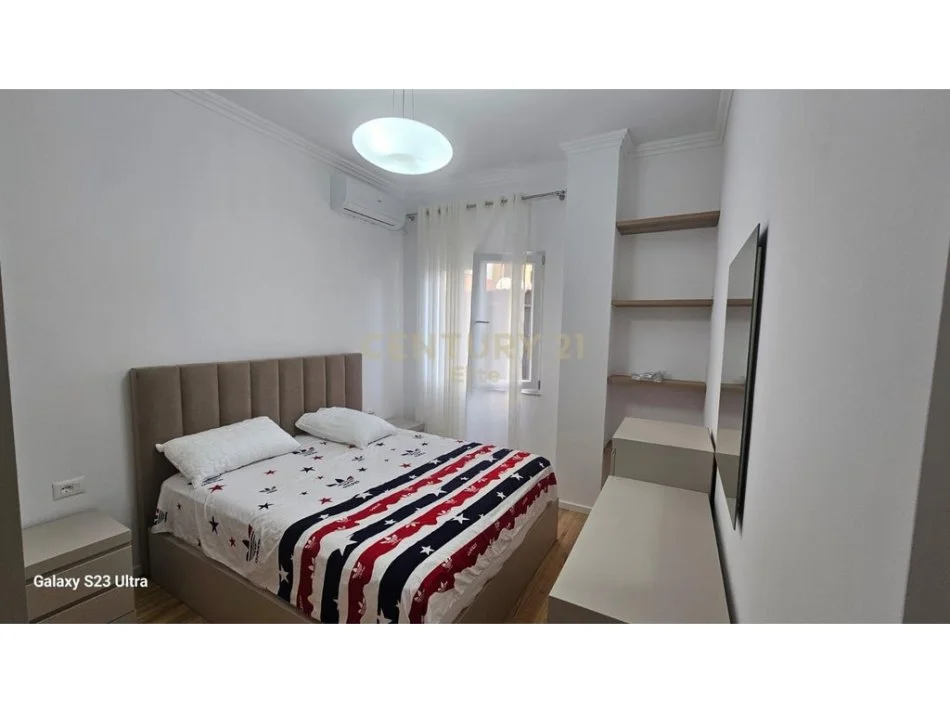 Tirane, jepet me qera apartament 2+1 Kati 2, 82 m² 700 € (Xhamllik)