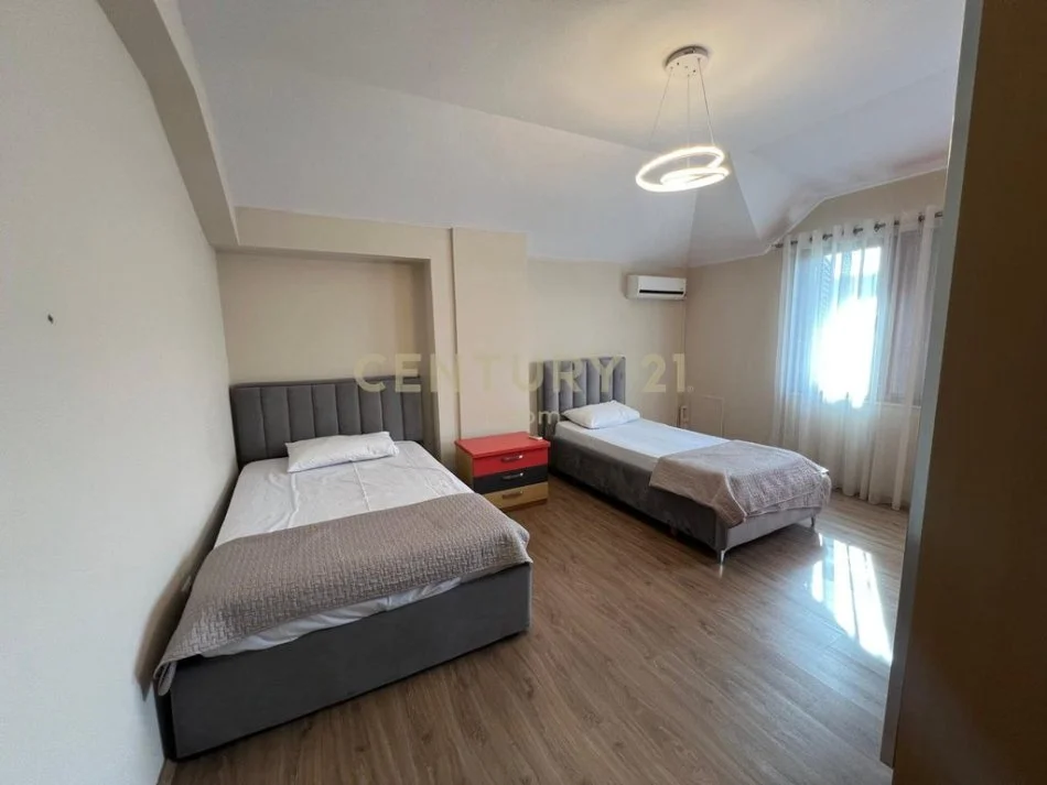 Tirane, jepet me qera apartament 2+1+Aneks+Ballkon Kati 2, 150 m² 800 € (Neom125520)
