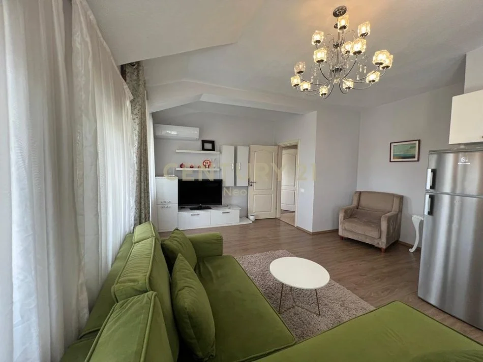 Tirane, jepet me qera apartament 2+1+Aneks+Ballkon Kati 2, 150 m² 800 € (Neom125520)