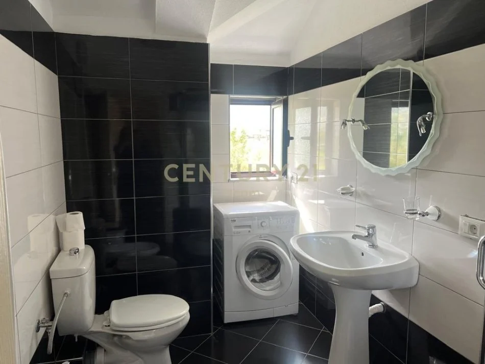 Tirane, jepet me qera apartament 2+1+Aneks+Ballkon Kati 2, 150 m² 800 € (Neom125520)