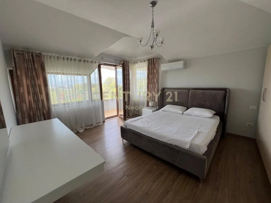 Tirane, jepet me qera apartament 2+1+Aneks+Ballkon Kati 2, 150 m² 800 € (Neom125520)