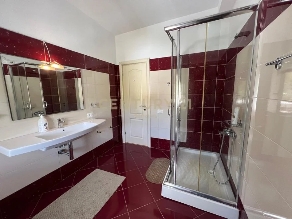 Tirane, jepet me qera apartament 2+1+Aneks+Ballkon Kati 2, 150 m² 800 € (Neom125520)