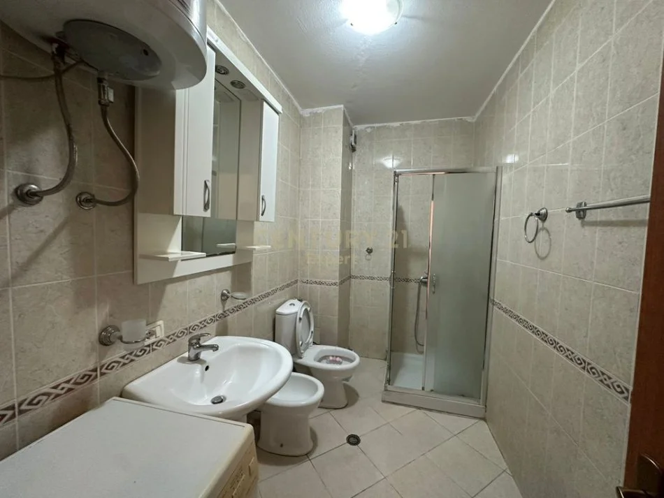 Tirane, jap me qera apartament 1+1 Kati 4, 64 m² 500 € (Siri Kodra)