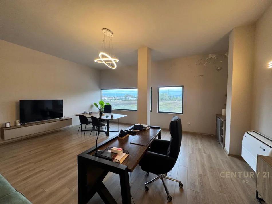 Tirane, shitet aktivitet biznesi Kati 0, 4.700 m² 4.000.000 € (Berxulle)