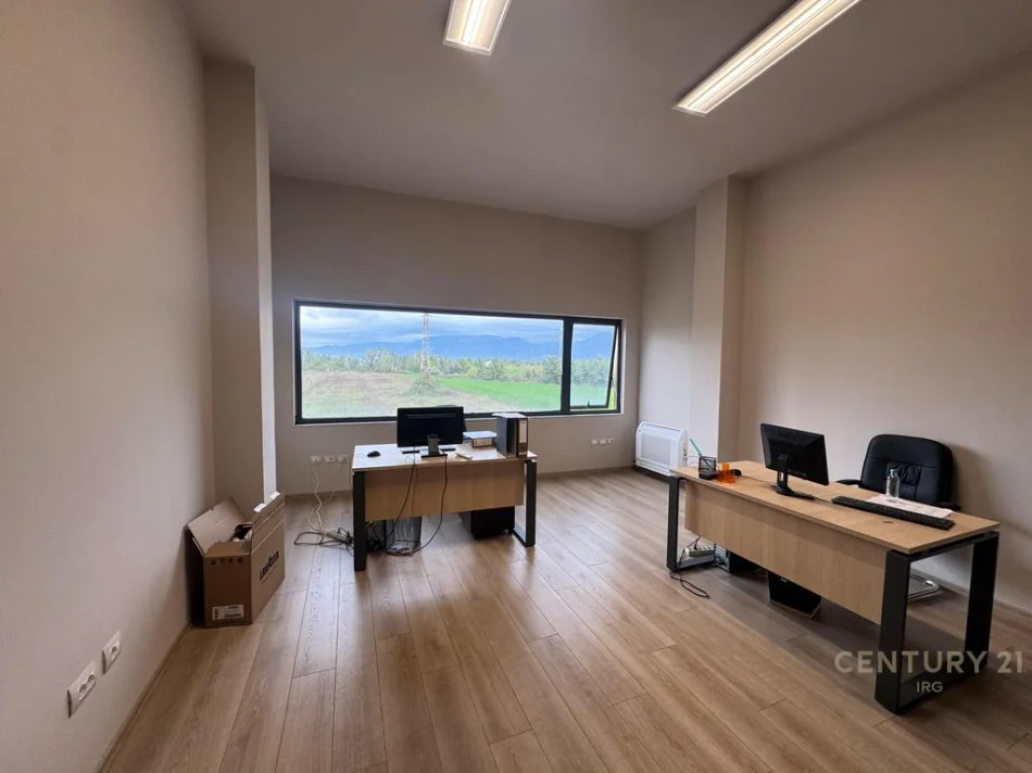 Tirane, shitet aktivitet biznesi Kati 0, 4.700 m² 4.000.000 € (Berxulle)