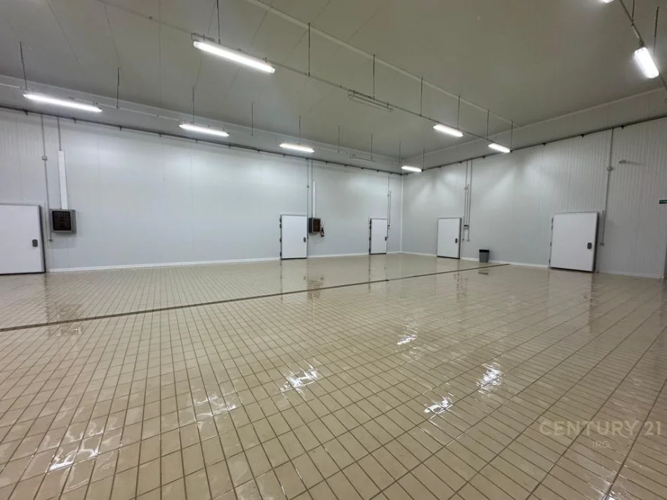 Tirane, shitet aktivitet biznesi Kati 0, 4.700 m² 4.000.000 € (Berxulle)