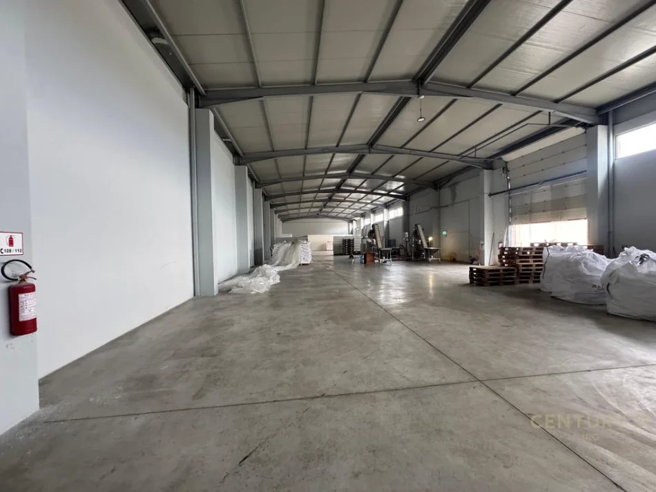 Tirane, shitet aktivitet biznesi Kati 0, 4.700 m² 4.000.000 € (Berxulle)