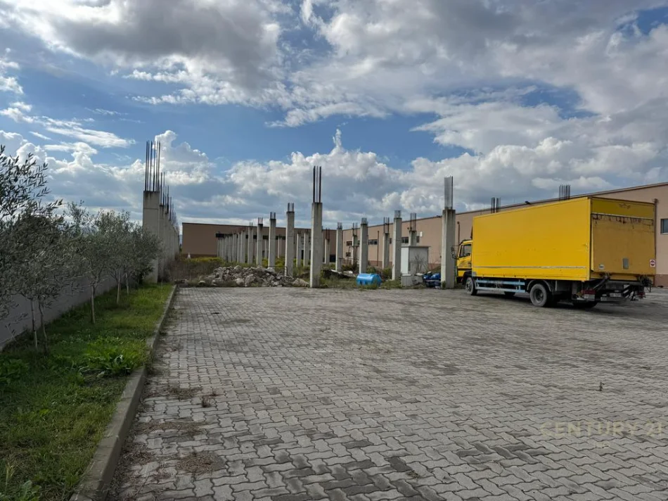 Tirane, shitet aktivitet biznesi Kati 0, 4.700 m² 4.000.000 € (Berxulle)