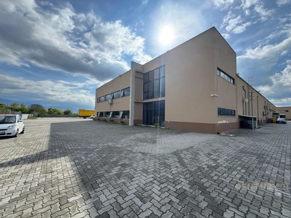 Tirane, shitet aktivitet biznesi Kati 0, 4.700 m² 4.000.000 € (Berxulle)