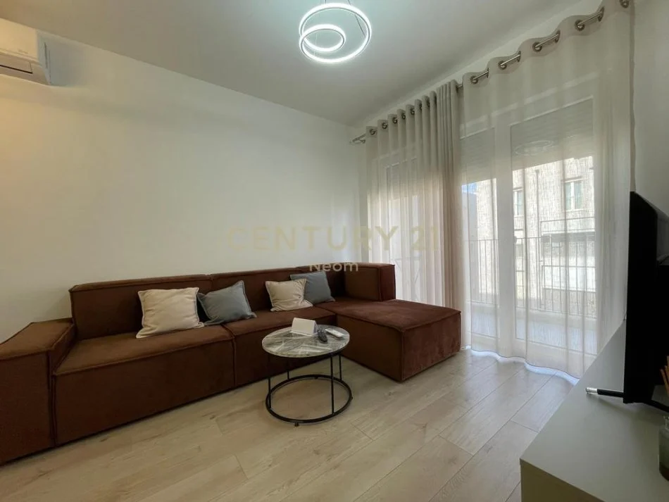 Tirane, jepet me qera apartament 1+1+Aneks+Ballkon Kati 1, 62 m² 700 € (Neom125872)