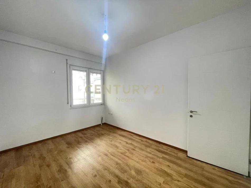 Tirane, shitet apartament 2+1+Aneks+Ballkon Kati 2, 115 m² 185.000 € (Neom125875)