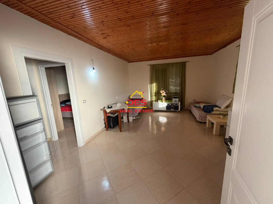 Shqiperi, jepet me qera Vile 1+1+Ballkon Kati 3, 80 m² 300 € (Rruga Demokracia)