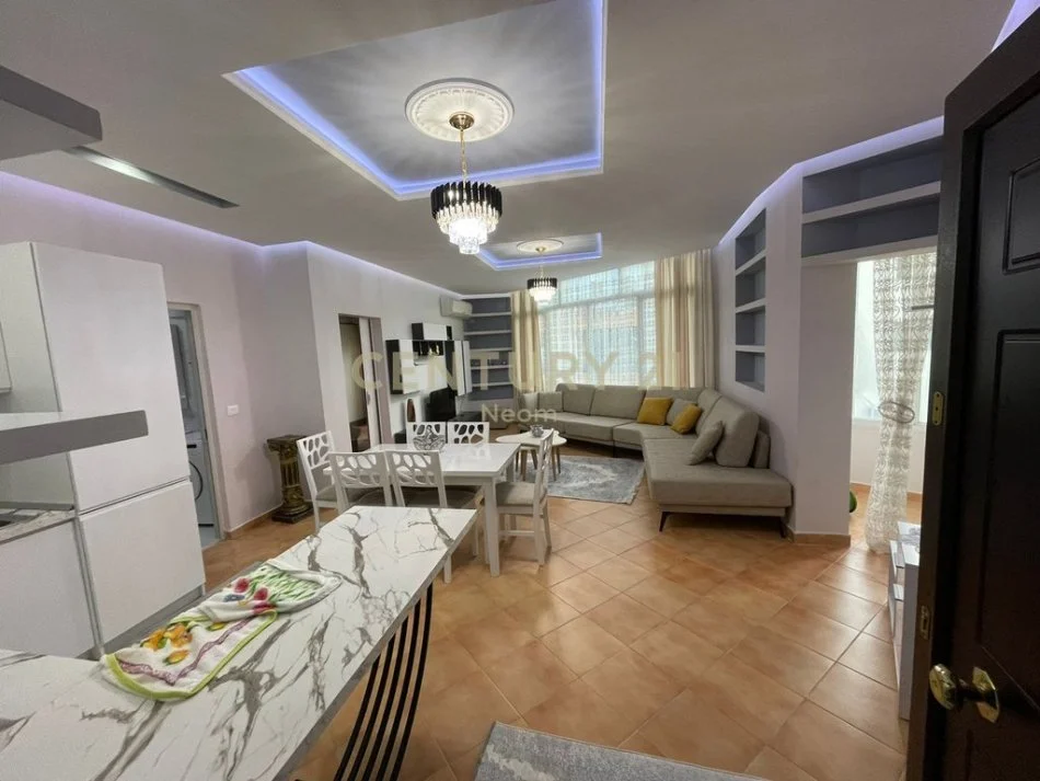 Tirane, jepet me qera apartament 2+1+Aneks+Ballkon Kati 4, 75 m² 600 € (Neom125919)