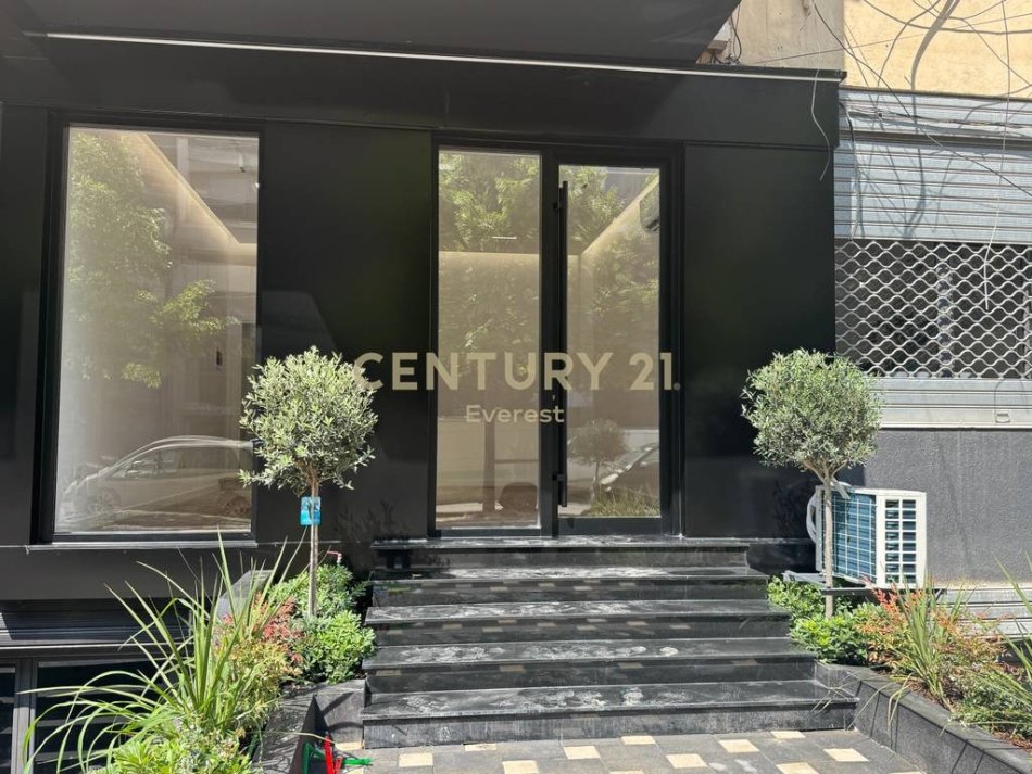 Tirane, jepet me qera ambjent biznesi Kati 0, 36 m² 800 € (21 Dhjetori)