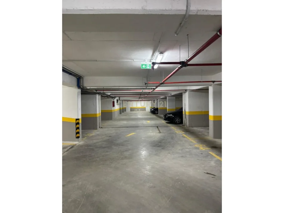 shitet garazh | post parkimi , 13 m² (Bulevardi i ri)