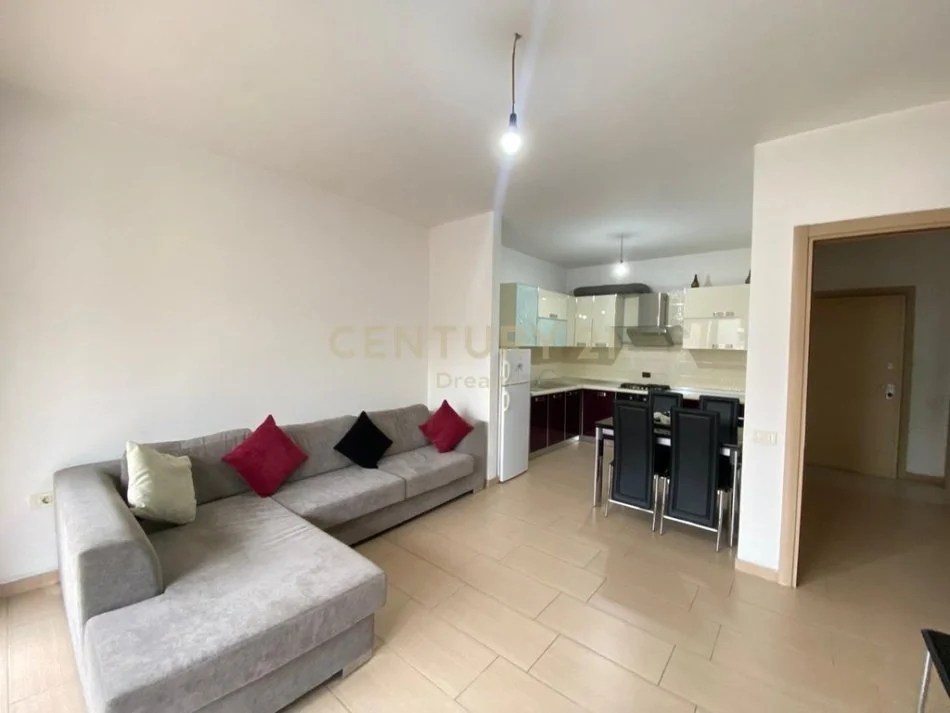 Tirane, jepet me qera 2+1 Kati 2, 110 m² 550 € (Hipoteka)