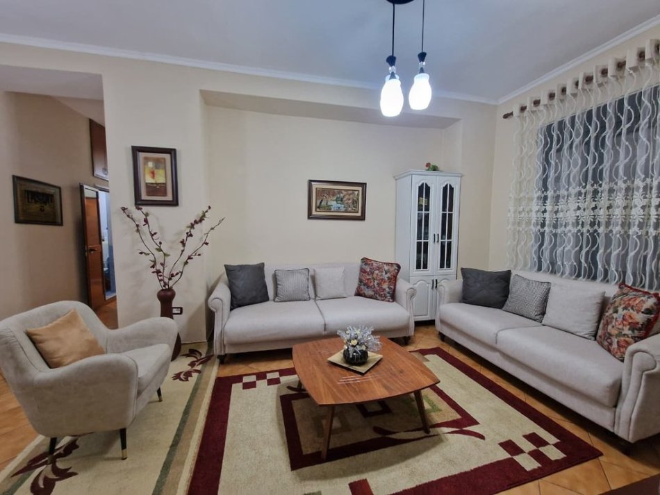 Tirane, jepet me qera apartament 2+1 Kati 3, 100 m² 900 € (Shallvaret)