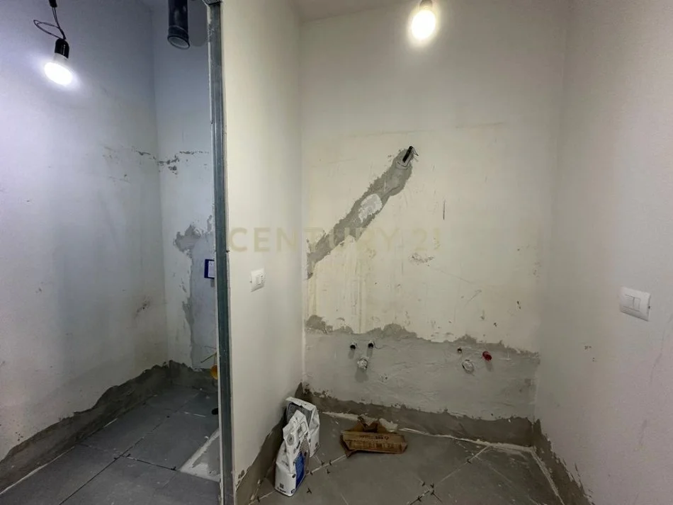 Tirane, jepet me qera ambjent biznesi Kati 0, 213 m² 3.500 € (Neom126001)