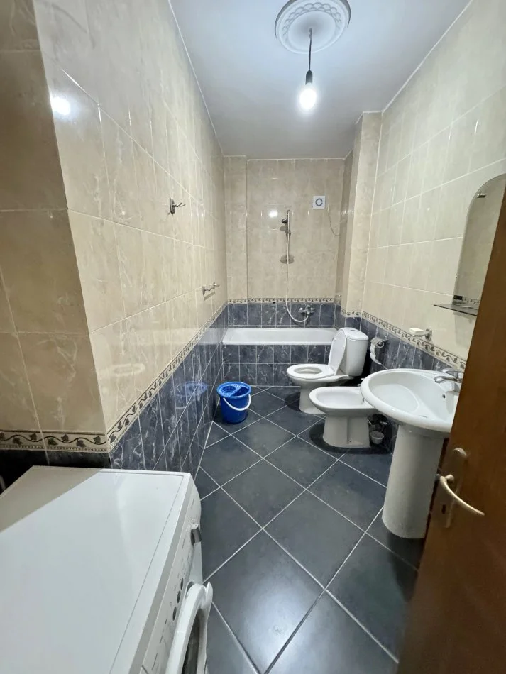 Tirane, jepet me qera 1+1+Ballkon Kati 11, 68 m² 450 € (Prane Kompleksit Square 21)