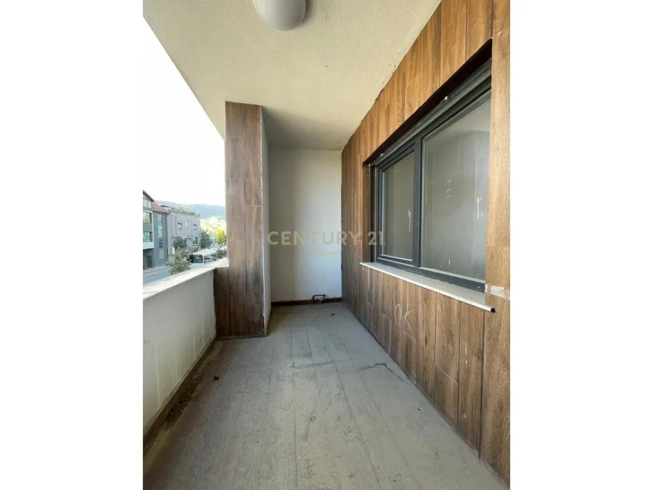 Tirane, jepet me qera ambjent biznesi Kati 1, 89 m² 800 € (Neom126004)