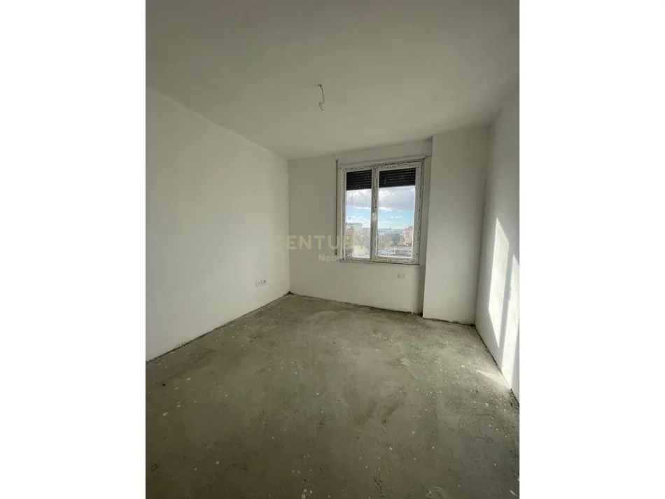 Tirane, jepet me qera ambjent biznesi Kati 1, 89 m² 800 € (Neom126004)