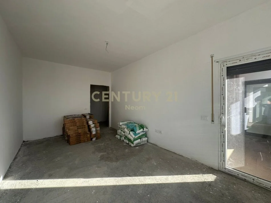 Tirane, jepet me qera zyre Kati 1, 94 m² 800 € (Neom126010)