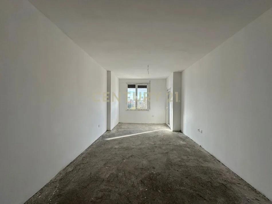 Tirane, jepet me qera zyre Kati 1, 94 m² 800 € (Neom126010)