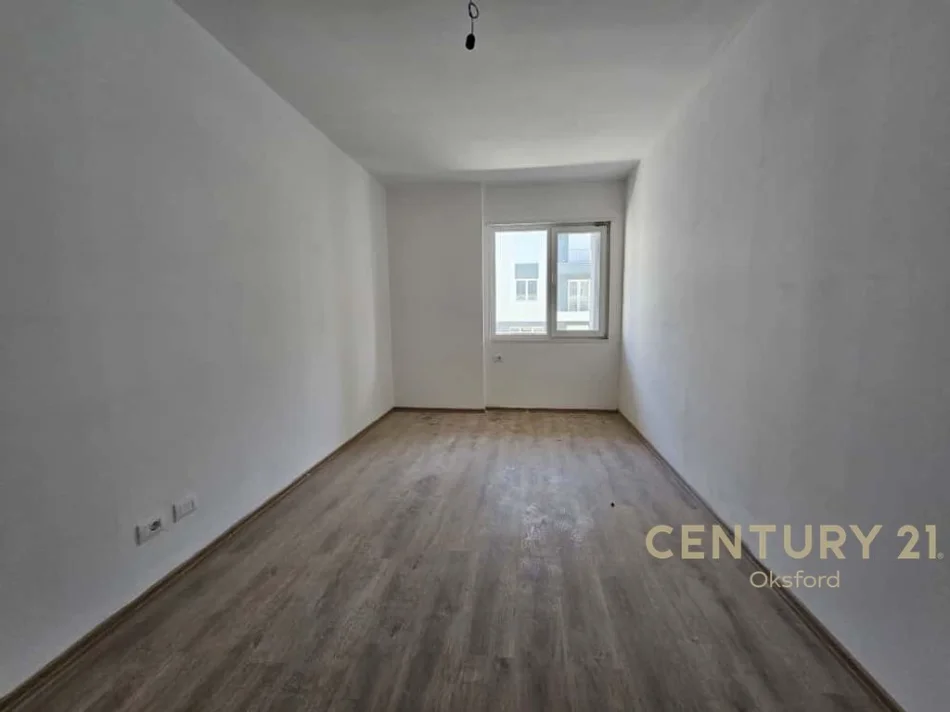 Tirane, shitet apartament 2+1+Ballkon Kati 6, 95 m² 110.000 € (univers city)