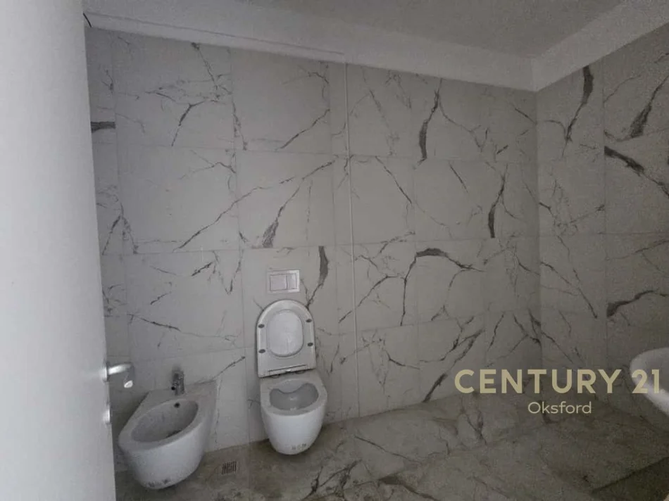 Tirane, shitet apartament 2+1+Ballkon Kati 6, 95 m² 110.000 € (univers city)