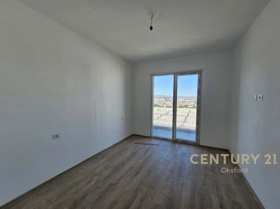 Tirane, shitet apartament 2+1+Ballkon Kati 6, 95 m² 110.000 € (univers city)