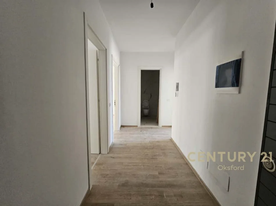 Tirane, shitet apartament 2+1+Ballkon Kati 6, 95 m² 110.000 € (univers city)