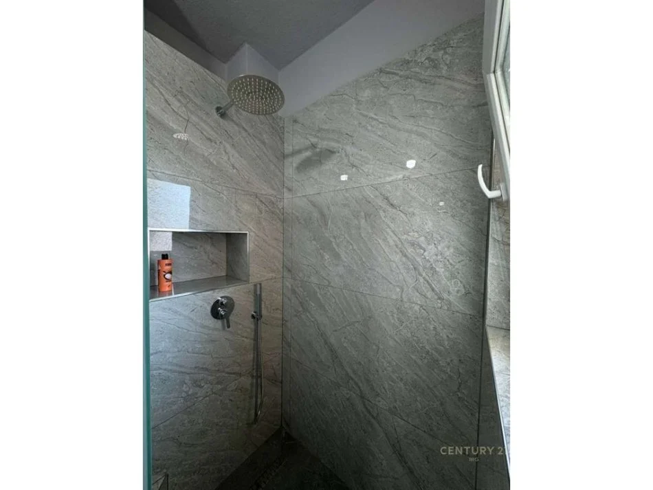 Tirane, jepet me qera apartament 2+1 Kati 2, 94 m² 700 € (Bulevardi i ri)