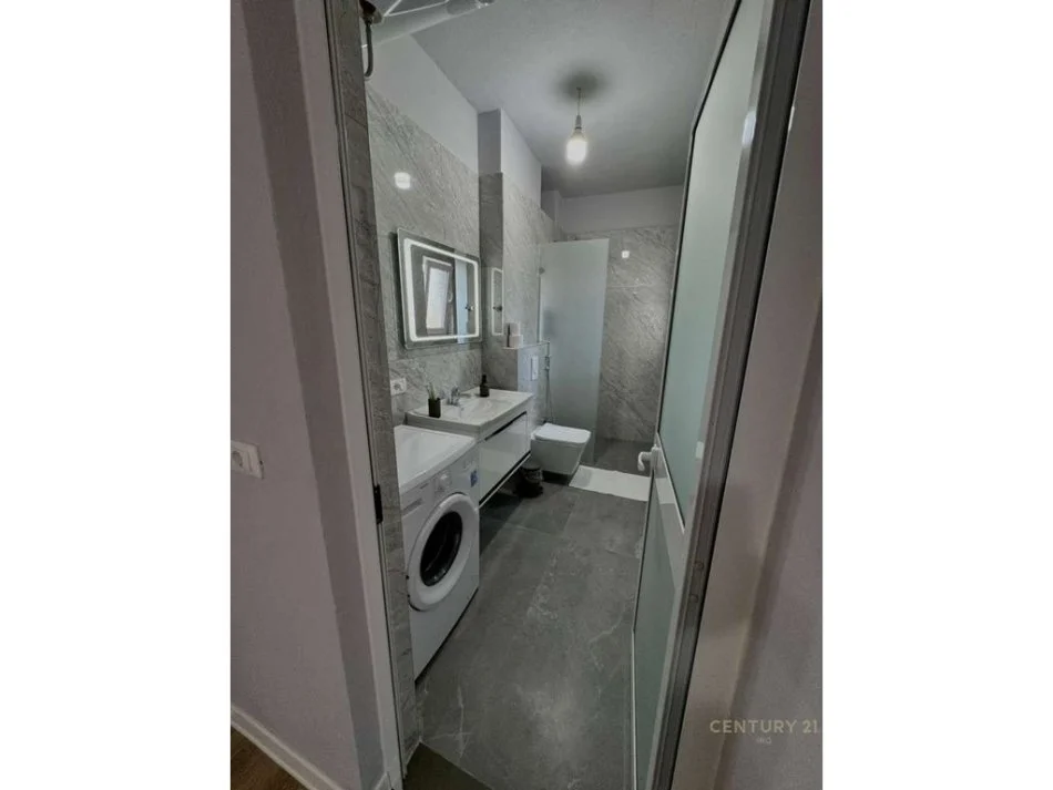 Tirane, jepet me qera apartament 2+1 Kati 2, 94 m² 700 € (Bulevardi i ri)