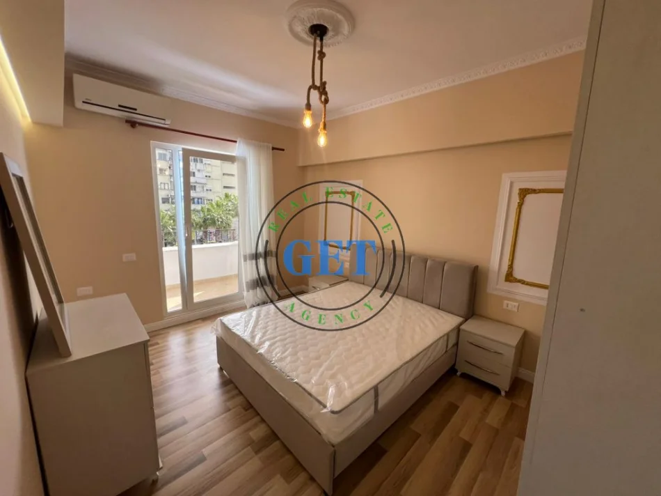 Durres, jepet me qera apartament 2+1 Kati 3, 97 m² 450 € (Stacioni i Trenit)