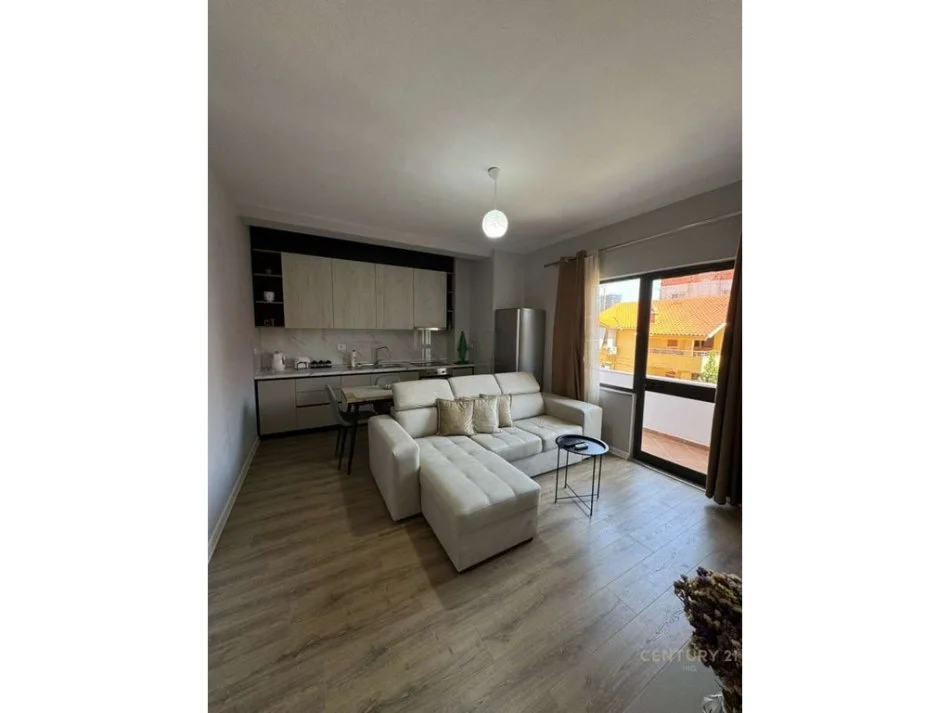 Tirane, jepet me qera apartament 2+1 Kati 2, 94 m² 700 € (Bulevardi i ri)