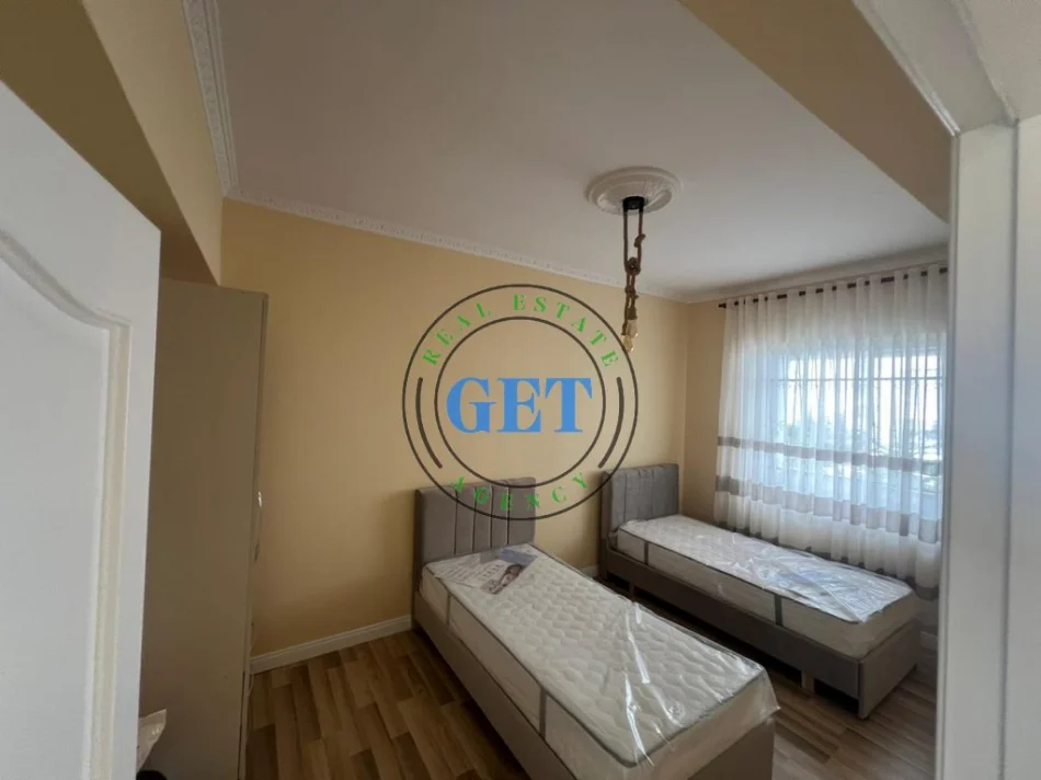 Durres, jepet me qera apartament 2+1 Kati 3, 97 m² 450 € (Stacioni i Trenit)