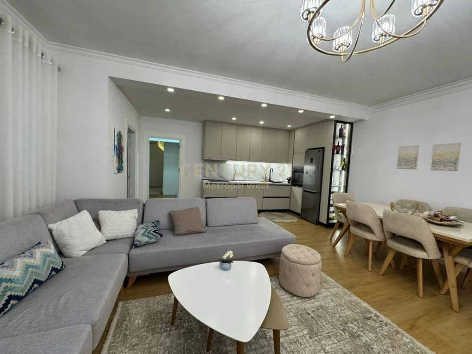 Tirane, shitet apartament 2+1+Ballkon Kati 2, 91 m² 155.000 € (fresk)